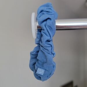 🍋 Lululemon Uplifting Scrunchie *NWOT* Blue